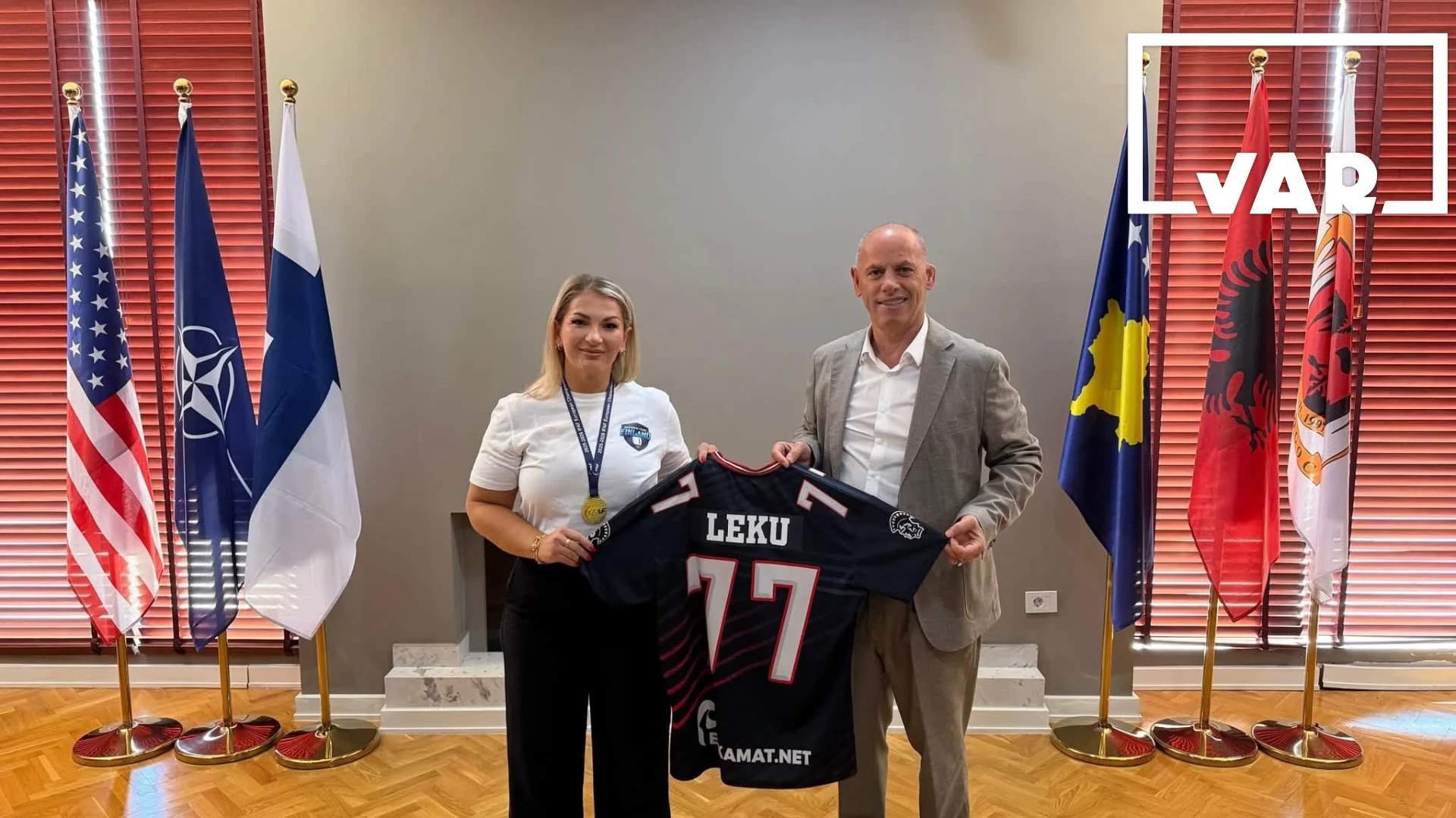 Kampionia e Evropës Edona Leku pritet nga kryetari i Drenasit, Ramiz Lladrovci
