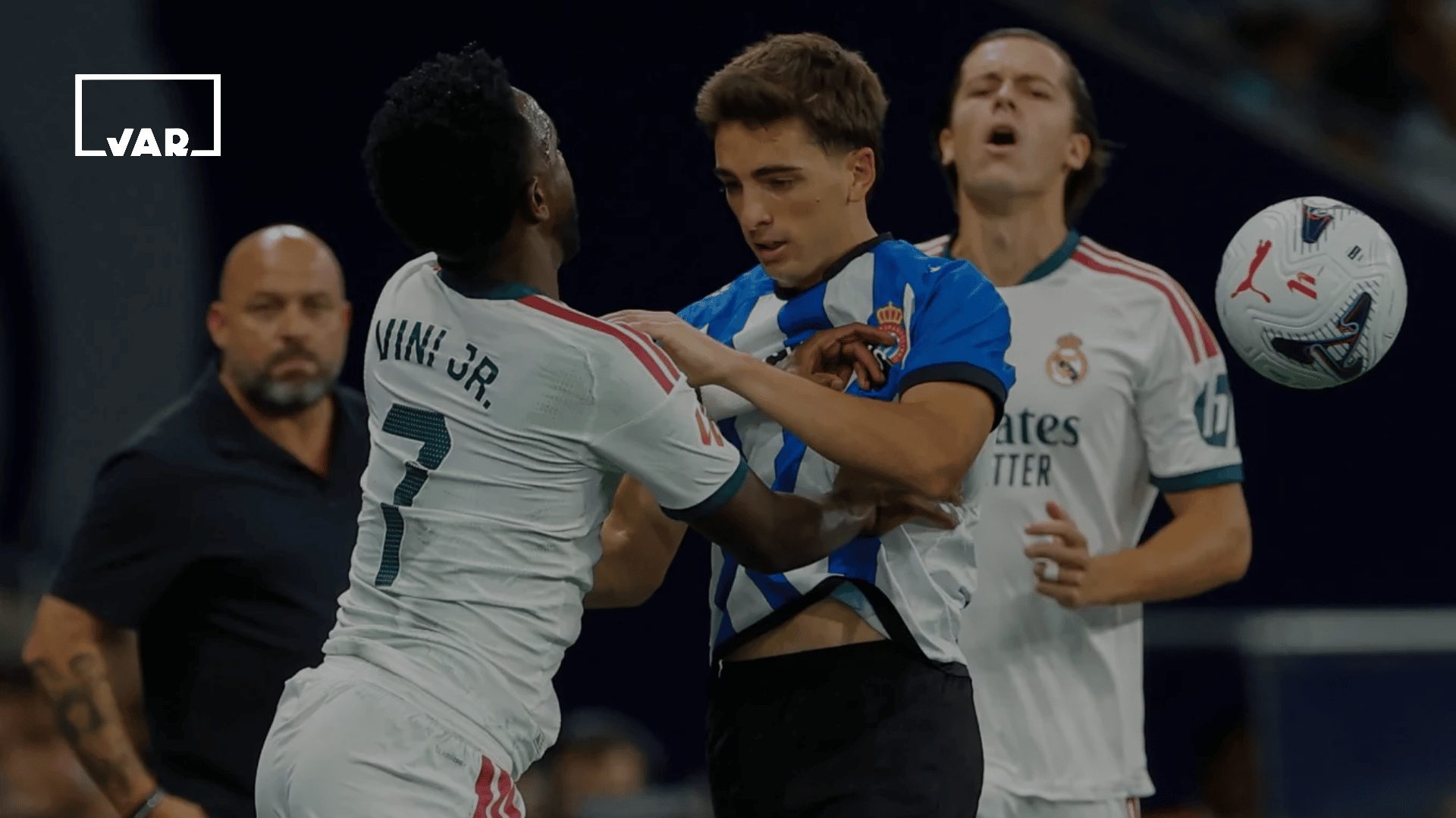 Mourinho dënon “ngacmimet” ndaj Viniciusit