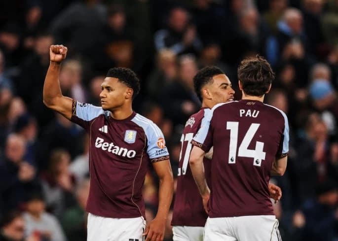 VAR-i në qendër të dramës, Tottenham 2:3 Aston Villa