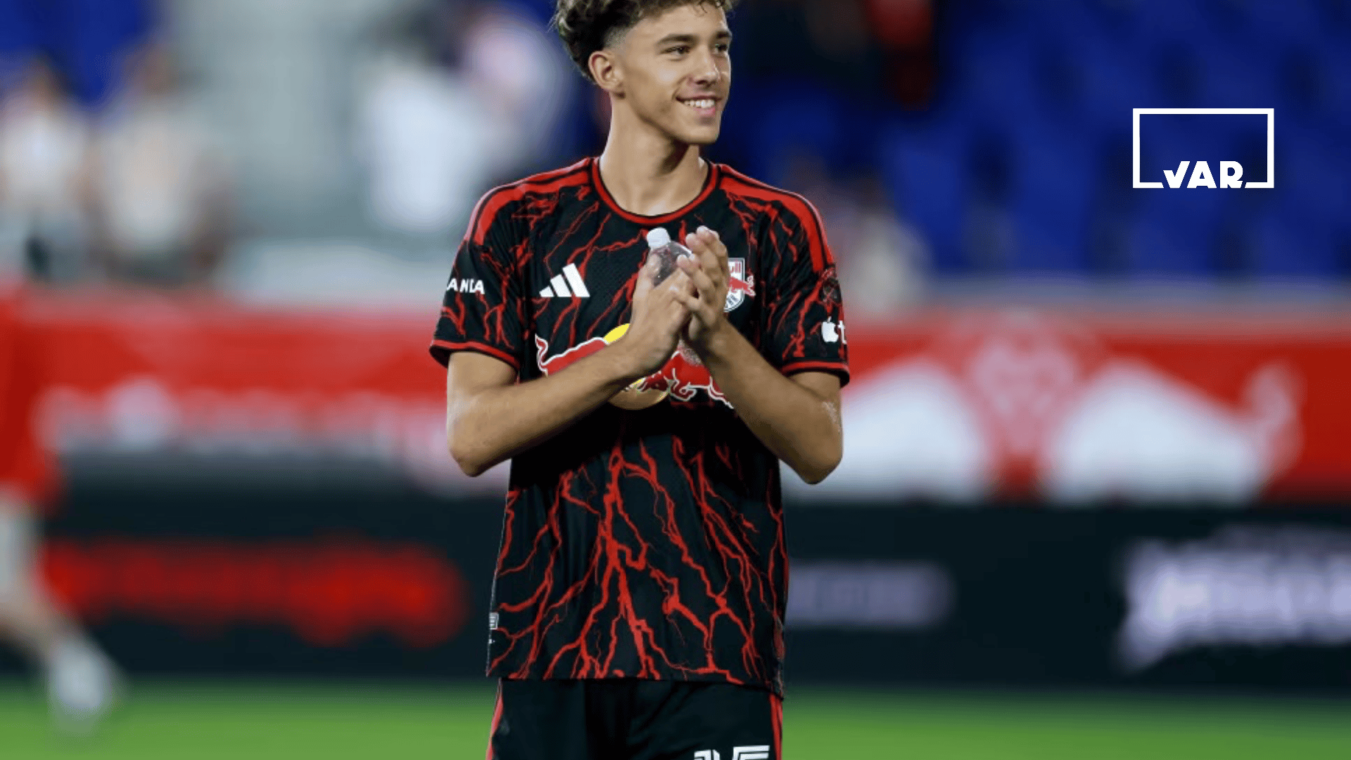 Njihuni me Adri Mehmetin, talentin 17-vjeçar me origjinë shqiptare që po shkëlqen në futbollin amerikan!