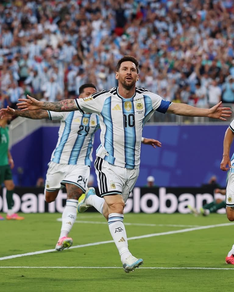 Argjentina mposhtë Algjerinë, “Hat-trick” i Messit dominon lojën