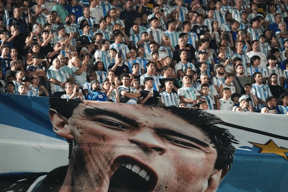 Pse tifozët e futbollit në Amerikën Latine ndihen thuajse “të shenjtë”