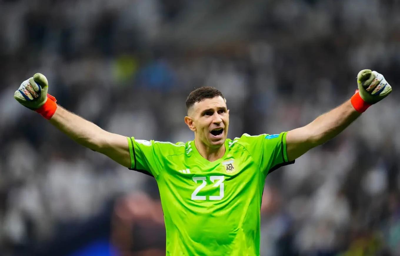 Lojërat mendore të portierit Emiliano Martinez