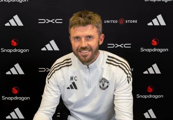Carrick vazhdon si trajner i Manchester Unitedit