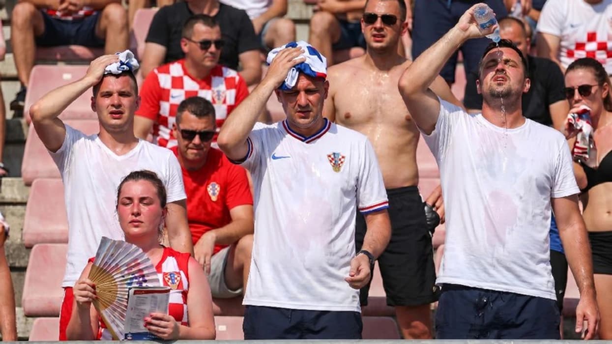 FIFA ndalon shishet e ujit në Kupën e Botës, tifozët dhe ekspertët të indinjuar me vendimin
